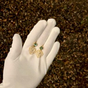 Grün | Runde religiöse Kreuz Brisuren Kristall Ohrringe | Christliche Ohrringe | Erstkommunion Ohrringe | WWJD Schmuck