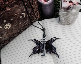 925 Sterling Silver filigree /& Garnet art nouveau Bat wings pendant gothic exquisitely etherial fairy hippy delicate romantic vampire goth