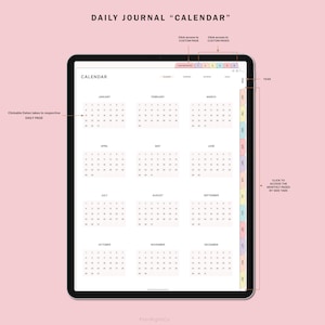 Op de afbeelding: Een digitale kalender-app op een tabletscherm. De kalender is verdeeld in 12 maanden, waarbij elke maand in een apart vak wordt weergegeven. De app stelt gebruikers in staat om op datums te klikken om toegang te krijgen tot dagelijkse pagina's en om op tabbladen te klikken om toegang te krijgen tot maandelijkse pagina's.