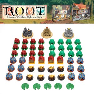 Könnte beinhalten: Eine Sammlung von Root-Brettspielkomponenten, darunter drei Miniaturschlösser, rote und grüne Froschfiguren, blau-grau gestreifte Zelte, Gebäude mit rotem Dach, gelbe Horn-Spielsteine auf Baumstümpfen und grüne Seerosenblatt-Spielsteine auf weißem Grund.