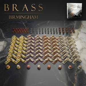 Puede incluir: Se muestra el juego de mesa "Brass: Birmingham", con varias piezas de juego en amarillo, morado y marrón. La caja del juego es visible en la esquina superior derecha, con el título del juego en letras doradas.