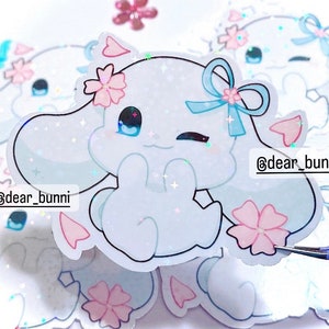 Lapin Sakura Cinna | Grand sticker floral kawaii à la cannelle 3,5 pouces | Autocollants en vinyle holographique imperméables faits à la main