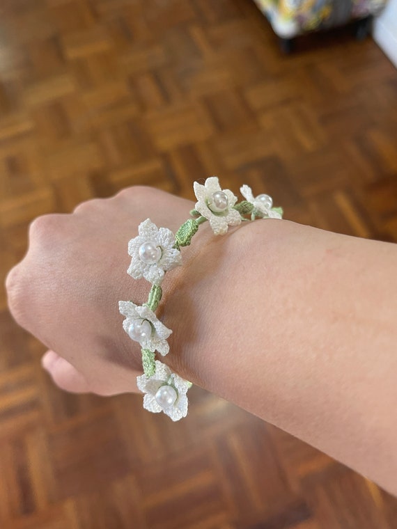 Handmade Micro Crochet White Flower With Leaves Bracelet 16cm
