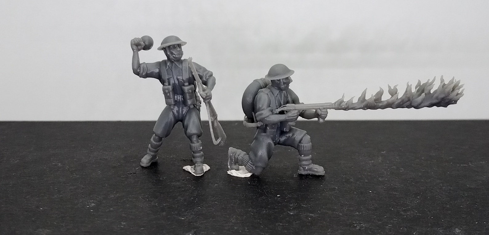 WWII British 8th Army Assault Engineers Flamethrower Team (2 Models ...