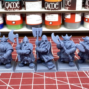 Dwarf Warriors with two handed weapons 10 models Highland Miniatures Various Scales (US tariffs are pre-paid by us)