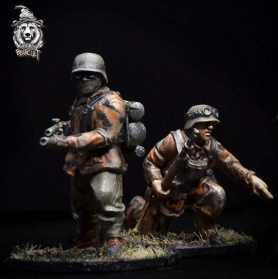 WWII German Assault Pioneers Flamethrower 41 Team (2 Models