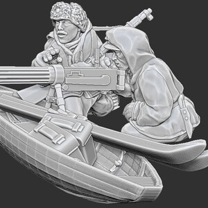 K&ouml;nnte beinhalten: Zwei Soldaten in Winterkleidung, einer bedient ein Maschinengewehr, das auf einem kleinen Boot montiert ist, der andere kniet hinter ihm, beide tragen Kapuzenjacken und Pelzm&uuml;tzen.