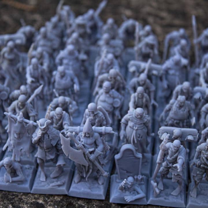 24 Miniatures Zombie Warriors Transilvanya Highlands – Neuf, Avec Commandement, Royaume-Uni