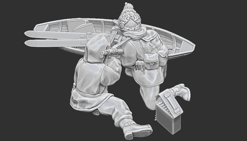 K&ouml;nnte beinhalten: Zwei Figuren in Winterkleidung, eine mit einem Gewehr, befinden sich in der N&auml;he eines kleinen Bootes mit Skiern darauf. Die Figuren tragen Kapuzenjacken und Winterm&uuml;tzen. Das Boot ist aus Holz und hat ein Seil am Bug.