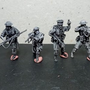 May include: Seven grey painted toy soldiers holding rifles and a machine gun. The soldiers are standing on a grey surface.