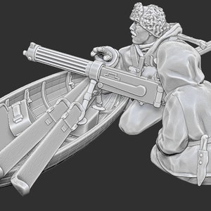 K&ouml;nnte beinhalten: Ein wei&szlig;es Plastikmodell eines Soldaten in Winteruniform, der ein Maschinengewehr h&auml;lt und in einem kleinen Boot sitzt. Das Boot ist mit Vorr&auml;ten gef&uuml;llt, darunter Ruder und eine Munitionskiste.