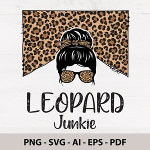 Op de afbeelding: Afbeelding van een vrouw met een knot, een zonnebril met luipaardprint en een haarband met luipaardprint. De tekst "LEOPARD Junkie" staat onder de afbeelding. De onderkant van de afbeelding bevat de tekst "PNG - SVG - AI - EPS - PDF".