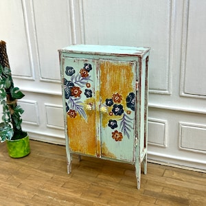 Handmade Miniature Wardrobe with Flower Details, Dollhouse Furniture in 1:12 Scale, Diorama Accessory, Shabby Chic Doll&#39;s House Armoire