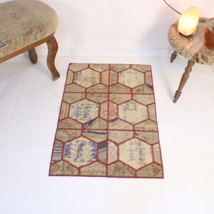 Tapis patchwork blanc 61 x 94 cm, fait main, style vintage, en laine neutre, paillasson turc, décoration intérieure, style bohème, oriental, Oushak, authentique, 61 x 94 cm