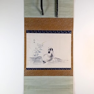 Rotolo giapponese d'epoca, Sumi-e, pittura a inchiostro su washi, Kakejiku, Kakemono, arte da appendere alla parete, n. 951, cucciolo e fiori