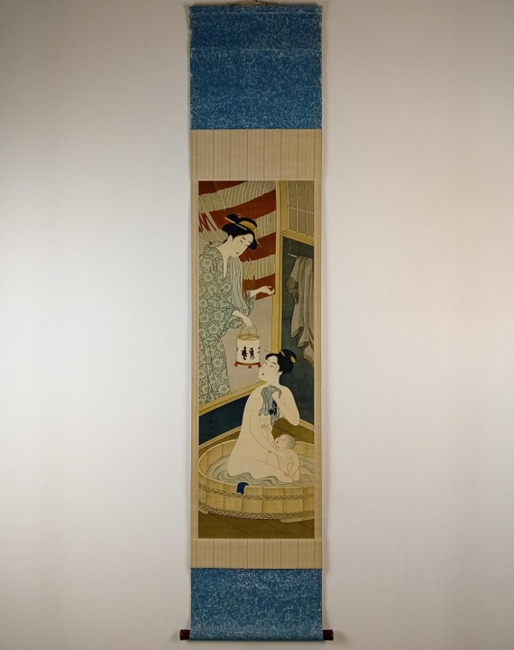 Antique Japanese Scroll, Ukiyo-e, Bijin-ga, Woodblock print on silk, Kakejiku, Kakemono, Wall Hanging, 1900-1930, Bathing beauty, #931, long