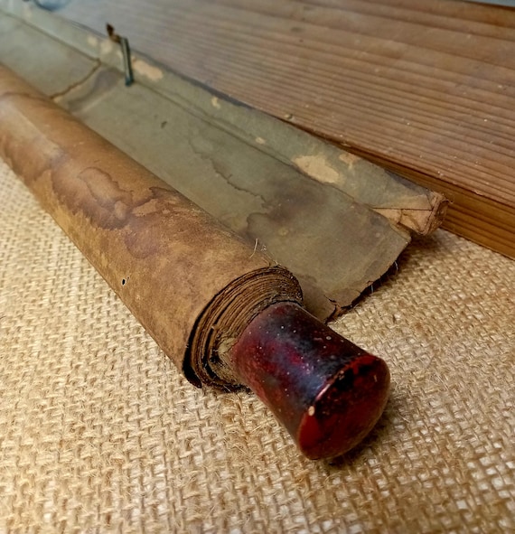 Antique Edo Japanese ink scroll kakemono (kakejiku) with wooden box