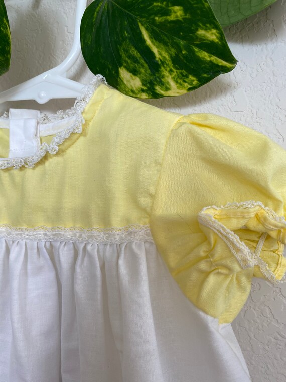70s Vintage | Baby Girl Yellow and White Floral D… - image 4