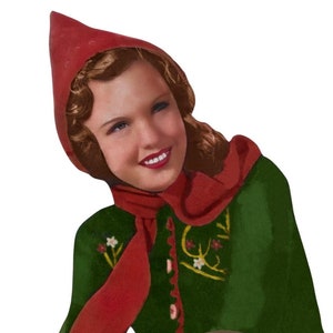 Op de afbeelding: Een vintage breipatroon van The Workbasket met een vrouw die een groene trui draagt met een rode capuchon en bijpassende wanten. Het patroon is getiteld "1940s Vintage Patterns".