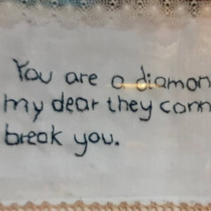 Une carte de vœux en anglais avec la citation You are a diamond my dear they cannot break you. image 1