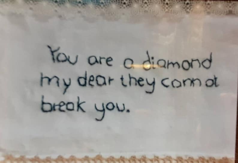 Une carte de vœux en anglais avec la citation You are a diamond my dear they cannot break you. image 1