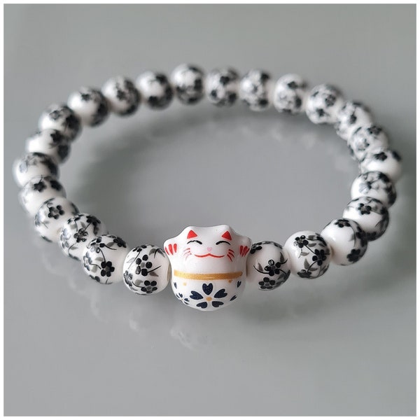 Bracelet Chat Porte Bonheur japonais Maneki Neko, bracelet chance, porte bonheur. Perles en verre et céramique.