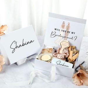 Conjunto de regalo personalizado para dama de honor, caja de regalo de aniversario personalizada, tarjetas de dama de honor personalizadas, blanco ¿Serás mi caja de regalo de propuesta de dama de honor?