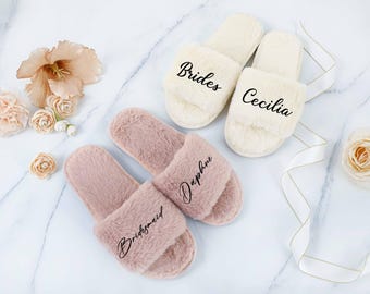 Gepersonaliseerde pluizige bruidsmeisje slippers, bruidsmeisje geschenken, aangepaste bruidsmeisje slippers, vrijgezellenfeest geschenken, bruiloft pluizige slippers