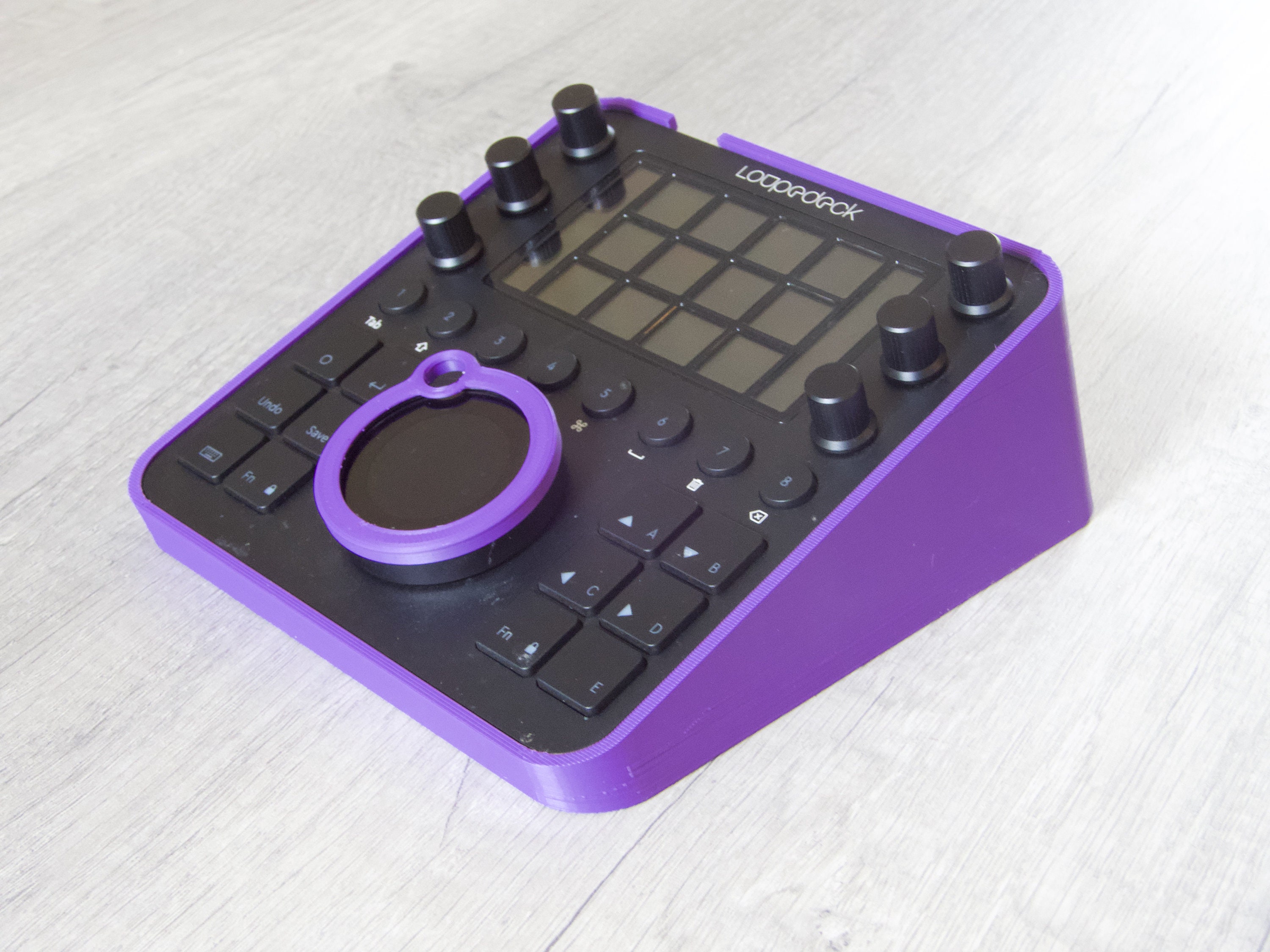 Loupedeck Live / Razer Stream Stand -  Finland