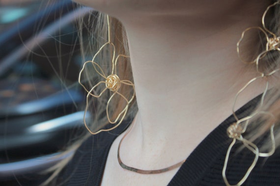 Flower hotsell wire earrings