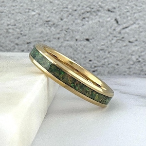Anel de ouro e tungstênio opala aliança de casamento, anel de ouro fino, aliança de casamento de tungstênio de 4 mm, anel de opala verde claro esmagado, aliança de casamento para homens e mulheres