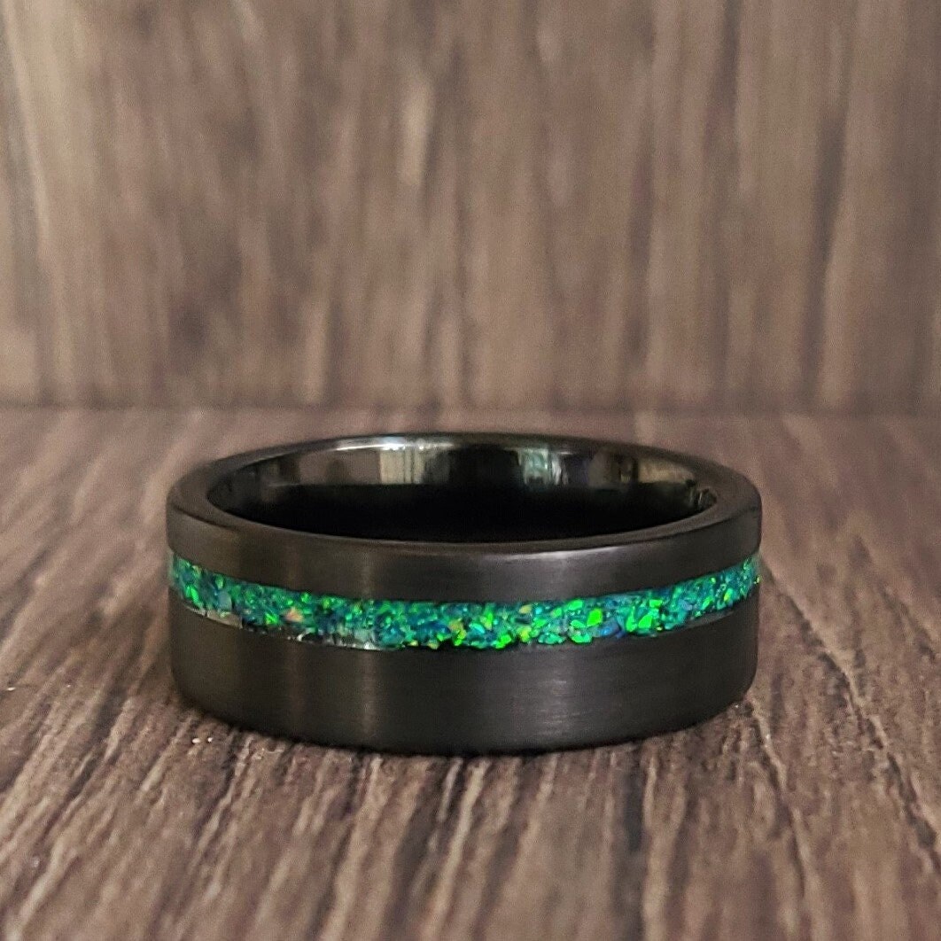 Black ring with green stone deals