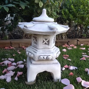 Farol de jardín de hormigón: Pagoda de piedra, decoración zen (34 cm) imagen 3