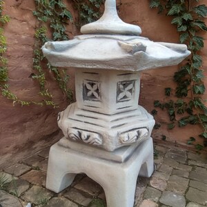 Farol de jardín de hormigón: Pagoda de piedra, decoración zen (34 cm) imagen 2