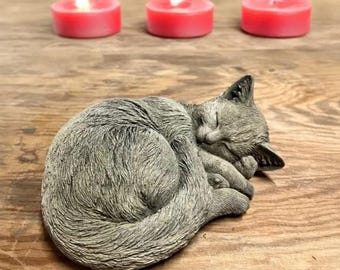 Estatua de gato durmiendo hecha a mano: decoración de jardín de hormigón