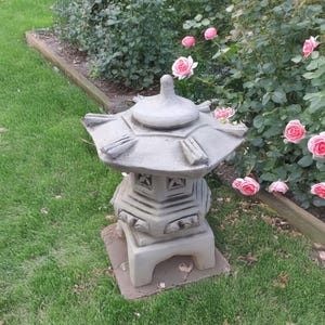 Farol de jardín de hormigón: Pagoda de piedra, decoración zen (34 cm) imagen 8