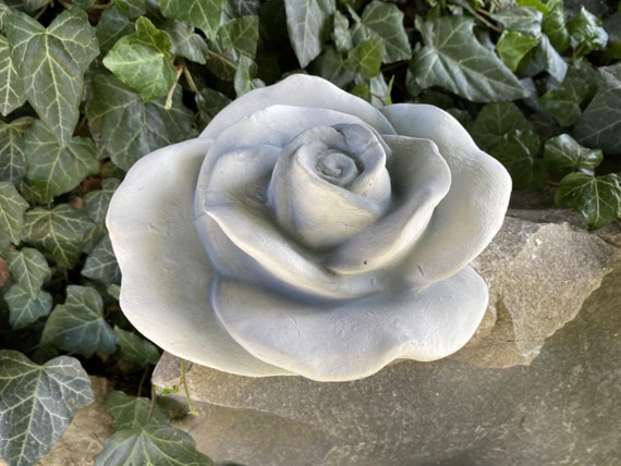 石 彫刻 花 薔薇 ローズクォーツの花と葉 宝石のホームデコレーション