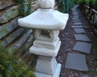 Farol de piedra de hormigón fundido a mano: Pagoda de jardín asiática, ornamento budista