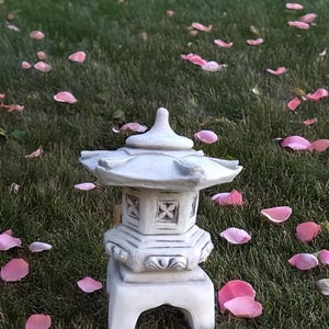 Farol de jardín de hormigón: Pagoda de piedra, decoración zen (34 cm) imagen 7