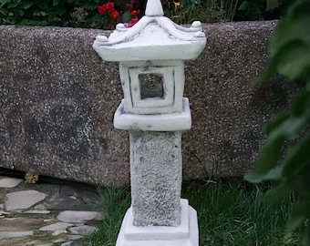 Farol de piedra: Escultura de pagoda zen de hormigón para jardín