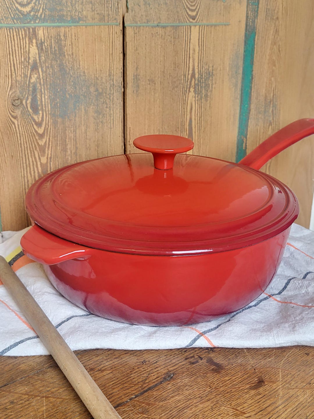 grosse et ancienne casserole cocotte émaillée vintage