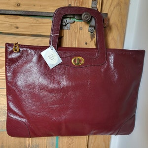 Schöne und authentische Handtasche von Christian Dior aus neuem burgunderrotem Leder