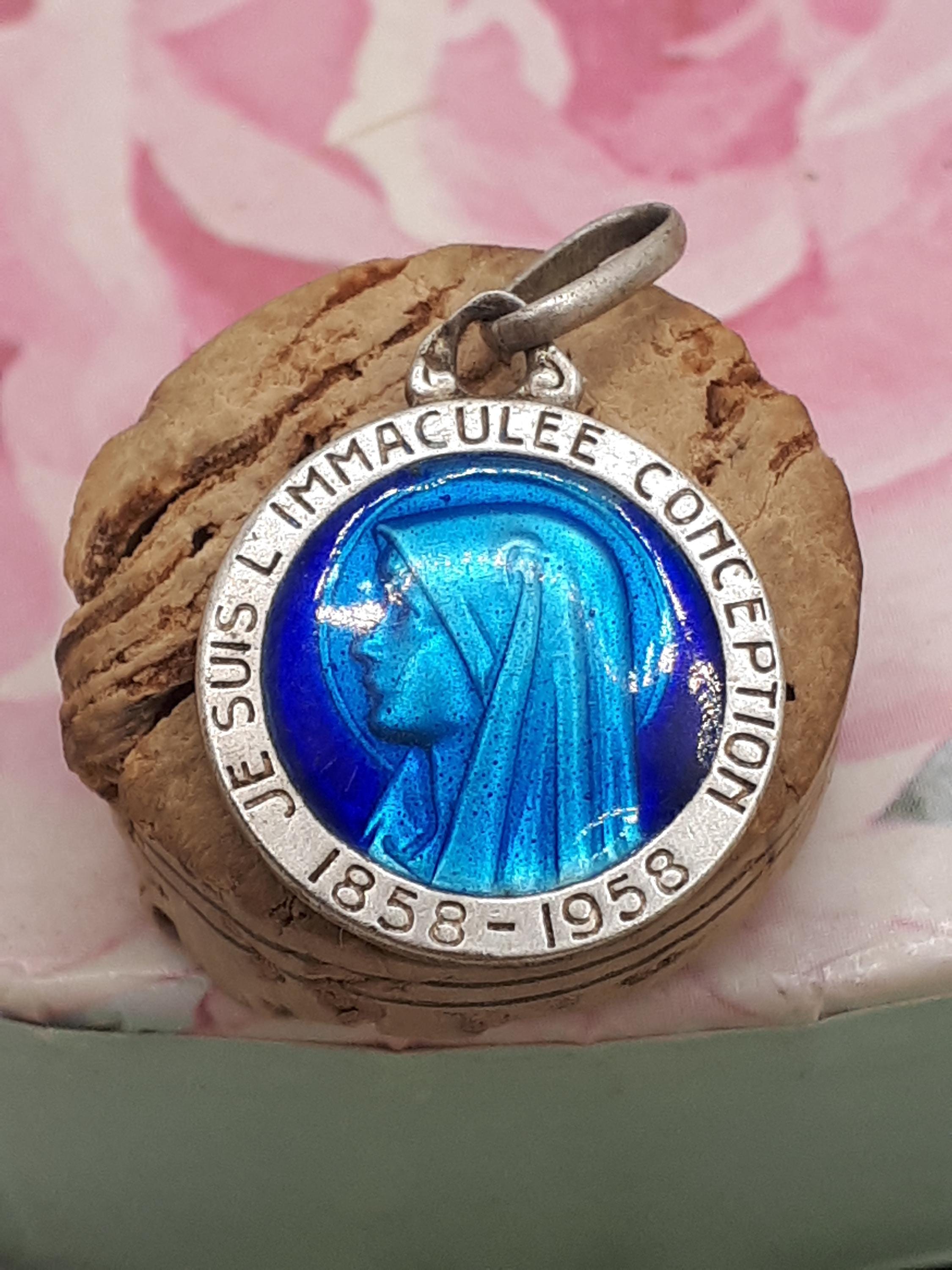 Lot De 7 Anciennes Médailles Religieuses (dimensions 10 à 33 Mm)