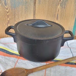 STAUB made in France Pretty little cast iron casserole dish n16 in black color