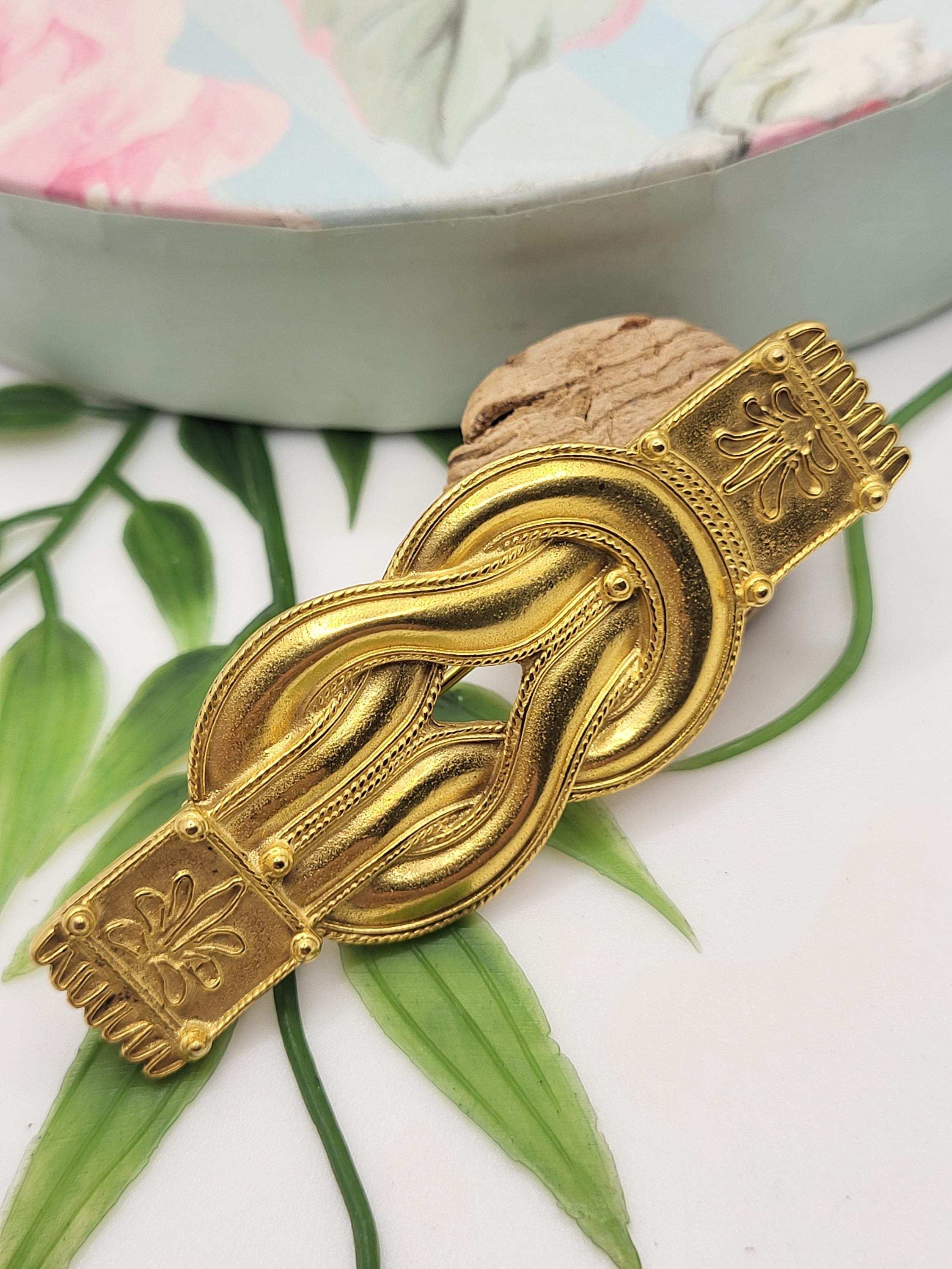 RARE magnificent imposing golden brooch creator MMA Metropolitan museum of art New York
