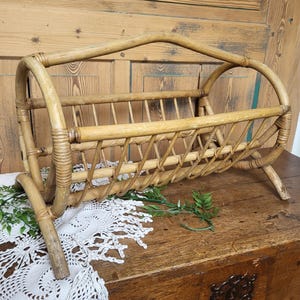 Vintage | Rattan magazine rack, antique newspaper rack