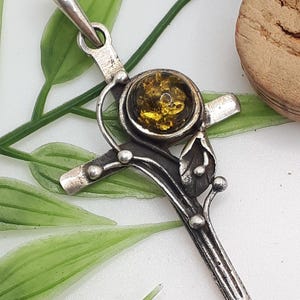Religious medal pendant cross crucifix in 925 silver & green amber floral