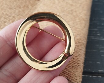 Vintage Monet circle glossy gold brooch round ring
