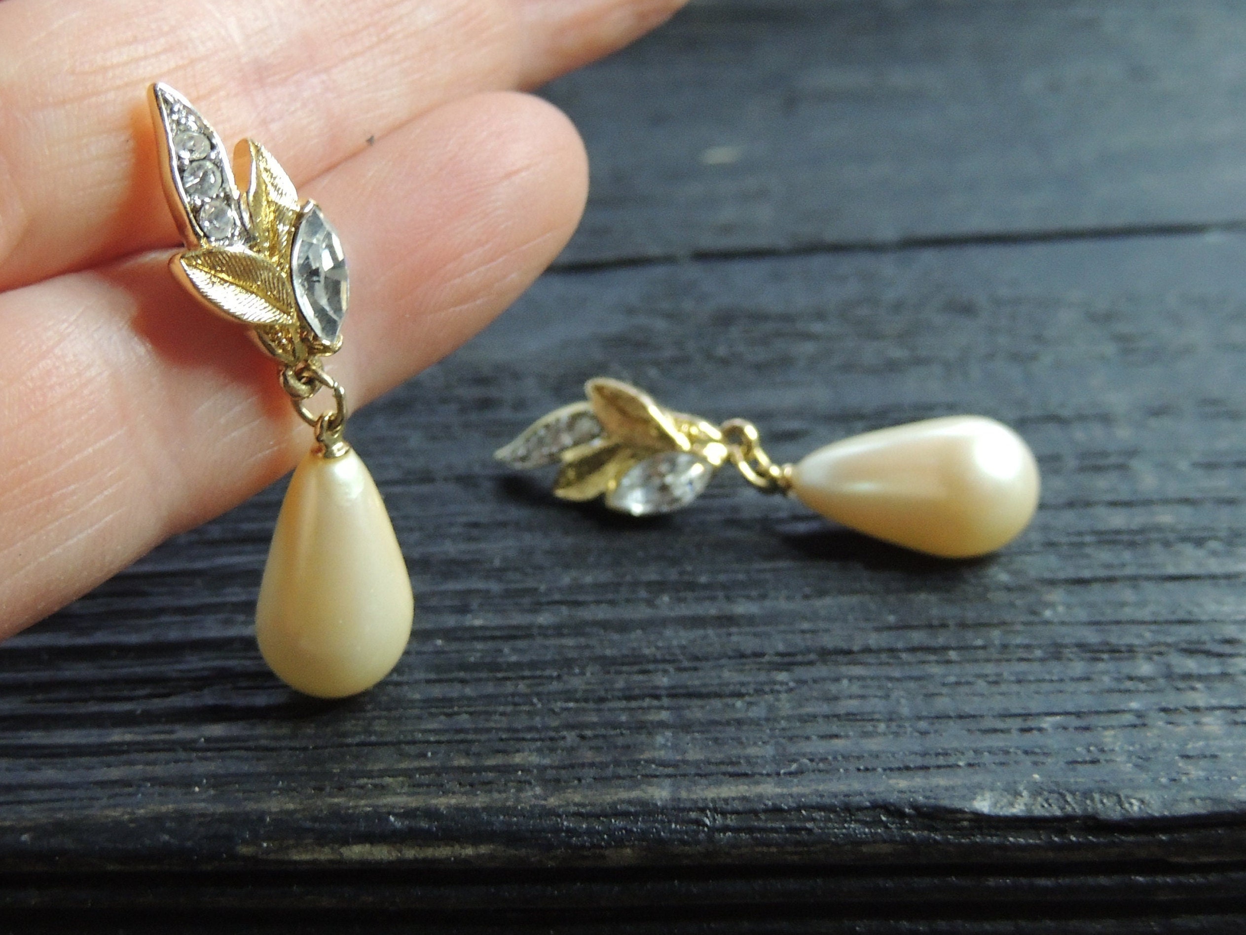 YienDoo Long Pearl Tassel Drop Earrings Vintage Gold Tiny Crystal Pearl  Dangle Earrings Rhinestones Tassel Dangle Pearl Statement Earrings Prom