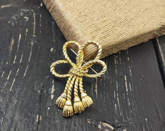 Vintage  Weingeroff gold tone brooch. Rope knot with tassels brooch.